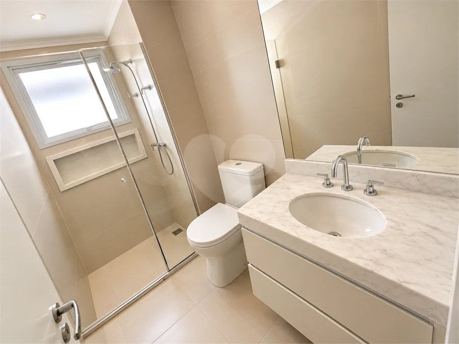 Apartamento à venda no Condomínio Family Garden, Chácara Inglesa, SBC, com 127 m², 3 suítes, varanda gourmet com churrasqueira a carvão, móveis planejados, ar-condicionado, 2 vagas cobertas e lazer completo.