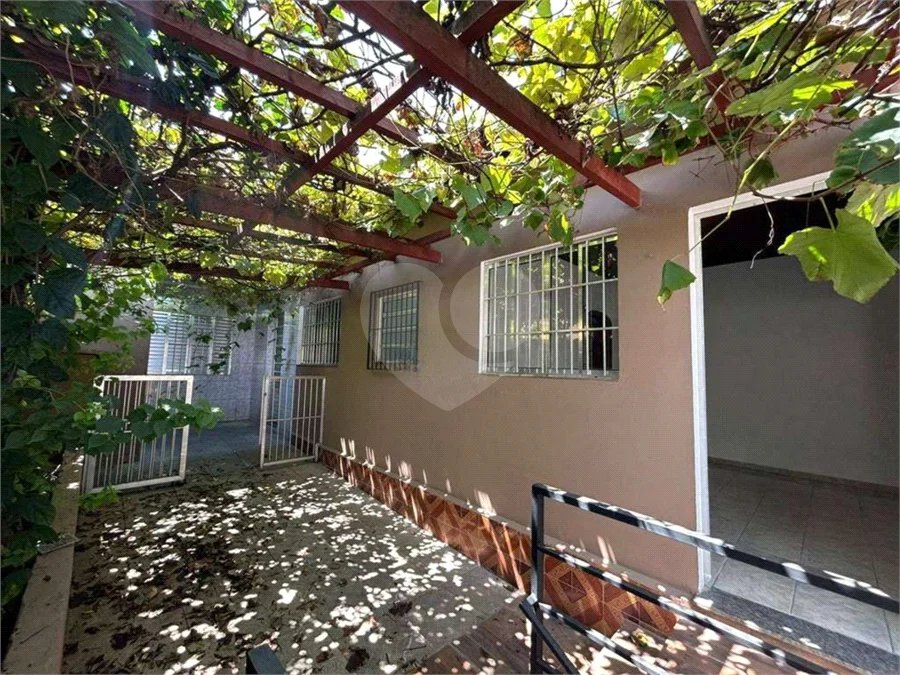 Casa à venda na Vila Galvão, com 210 m²