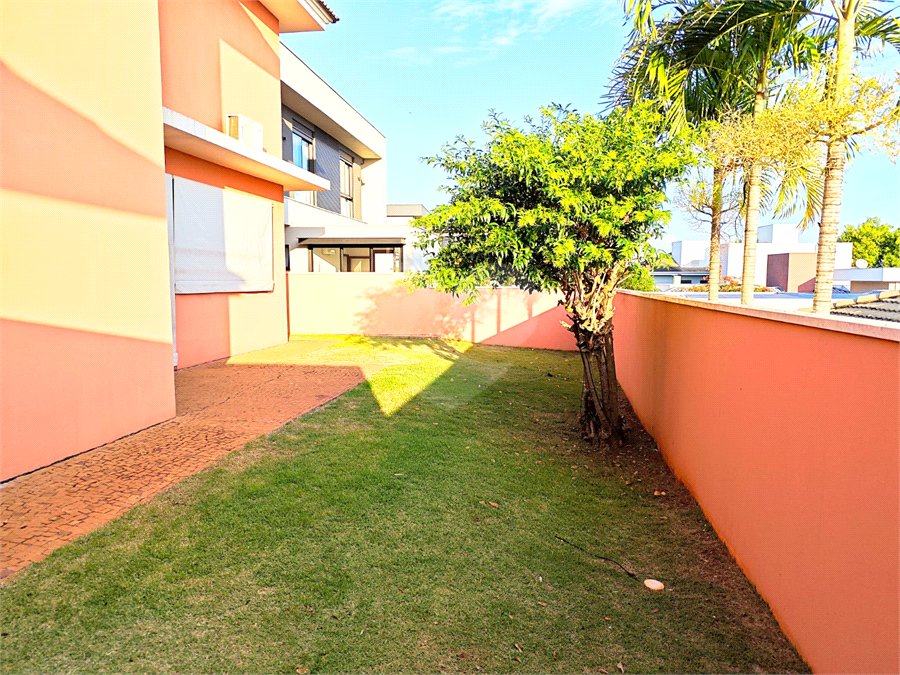 Exclusividade e Sofisticação no Swiss Park: O Sobrado Perfeito em São Carlos, com, 3 suites,2 salas, área Gourmet, persianas blackout automatizadas.