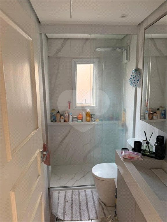 Apartamento com 03 dormitórios com 1 vaga de garagem.