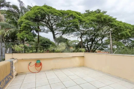 Sobrado à Venda e Locação no Campo Belo | 700 m² de Área Construída | 7 Dormitórios | 3 Suítes | 5 Vagas