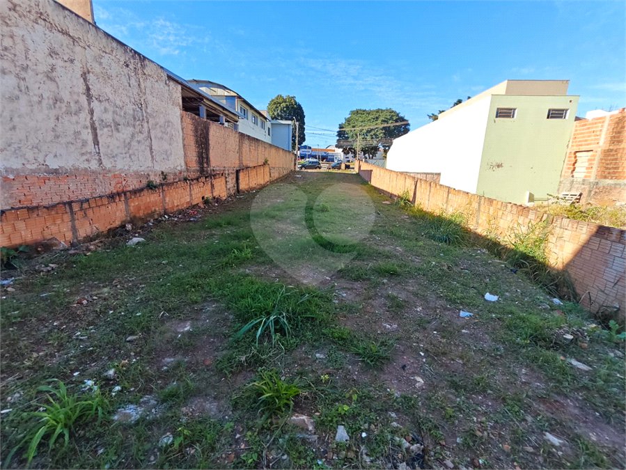 Oportunidade Comercial: Terreno de 525m² em Localização Estratégica no Parque Sissi!