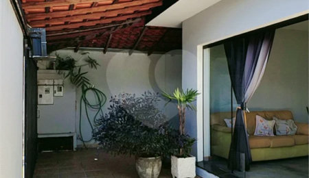 Casa Térrea à venda com 6 quartos, sendo 5 suítes,  em João Pinheiro, Poços de Caldas, MG