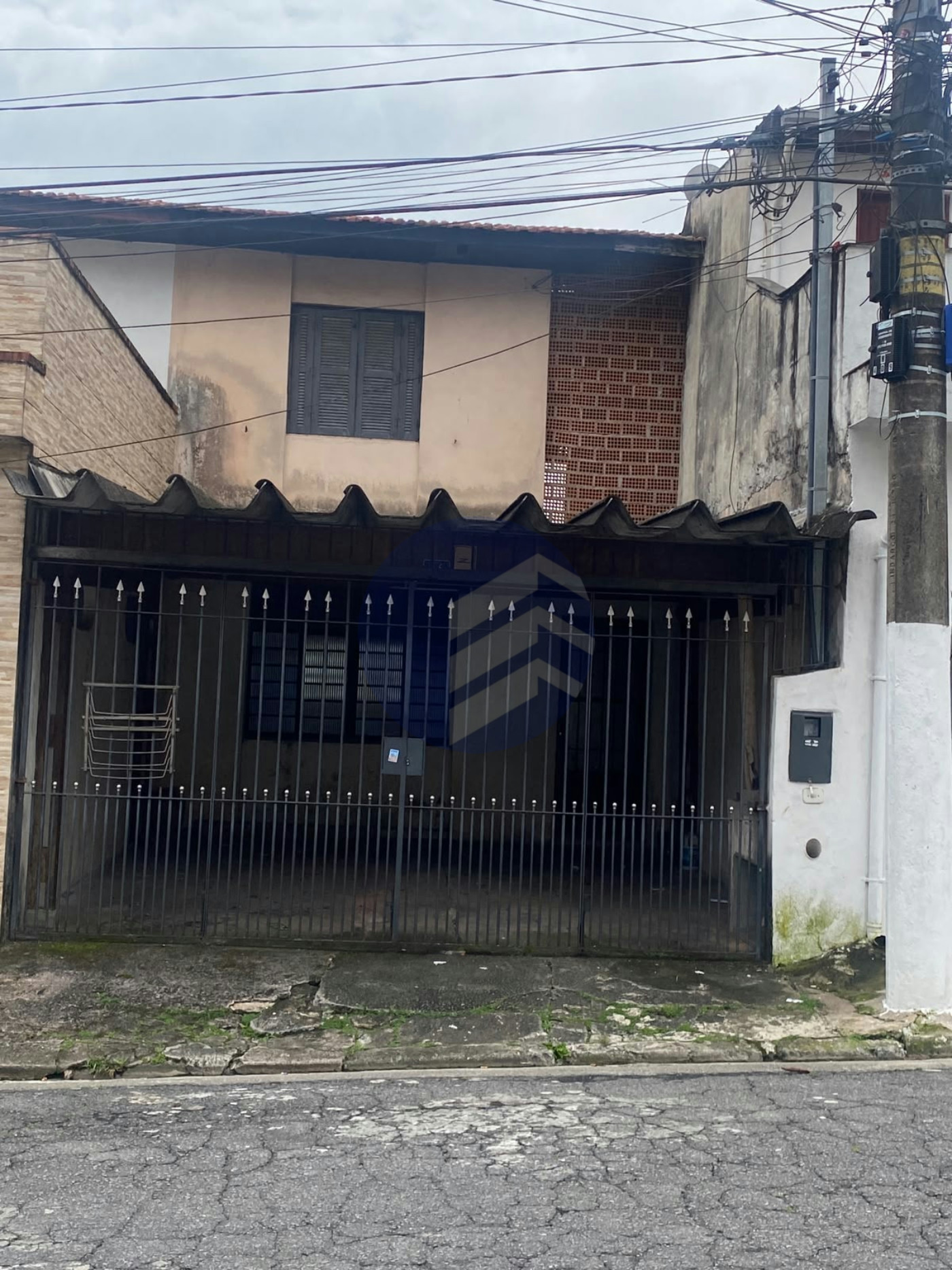 Casa à venda com 2 quartos em Jardim Alvorada, oportunidade para investidor