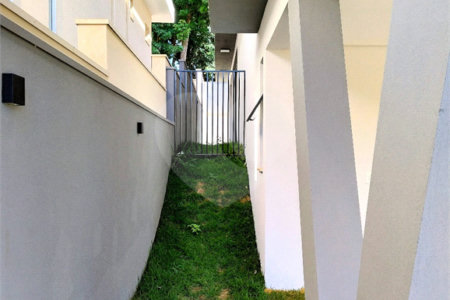 Casa a venda no condomínio Faber III