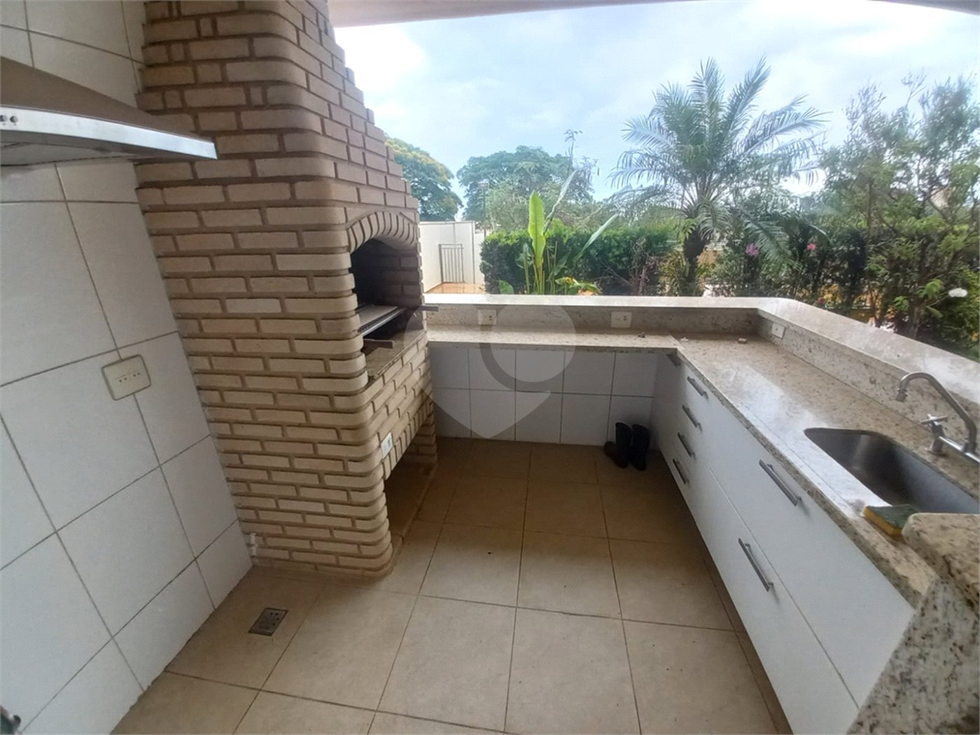 Excelente sobrado a venda no Condomínio Parque Sabará.