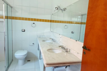 Casa charmosa e elegante localizada no deslumbrante Condomínio Villagio Capriccio Louveira SP