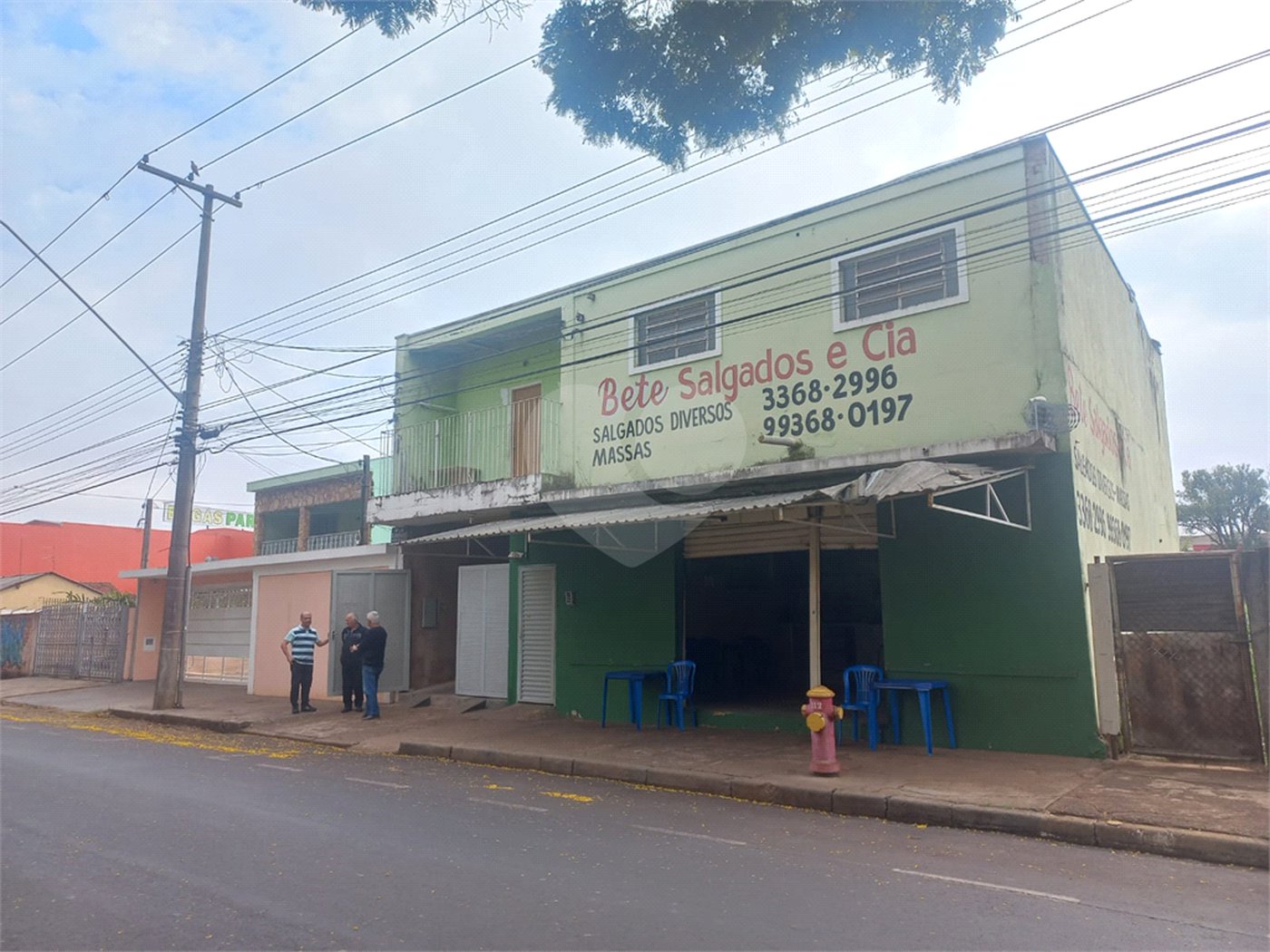 Sobrado para venda.