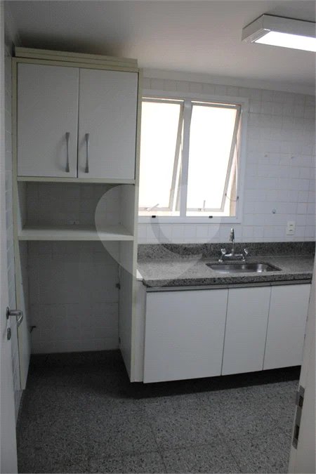 Apartamento de 3 Suítes com Vista Definitiva e Sol da Manhã no Condomínio Club House - Parque do Prado
