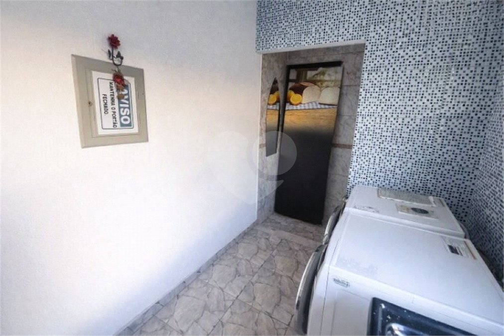 Prédio com Renda no Jabaquara - 773 m2 sendo 13 Studios, Salão Comercial e 22 vagas de garagem!