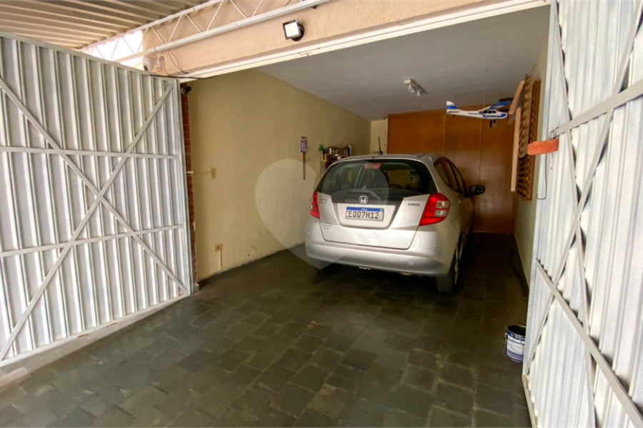 Sobrado com 03 dormitórios e 2 vagas no Jd Líbano