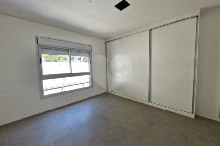 Casa à venda ou para alugar com 3 suítes no condomínio Jardim Flora, São Paulo - SP