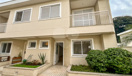 Casa à venda com 4 quartos, sendo 2 suítes,  no condomínio Vila das Andorinhas, São Paulo - SP