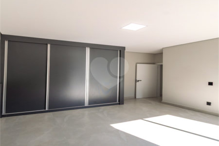 Indaiatuba- Jardim Bom Sucesso - Venda: R$ 765.000,00 - Área total: 150m² Área construída: 115m² - 3 dormitórios sendo 1 suíte com armário planejado; Cozinha integrada; Sala para dois ambientes; Banheiros com box gabinetes e espelhos; Área gourmet com churrasqueira a carvão e móveis planejados;