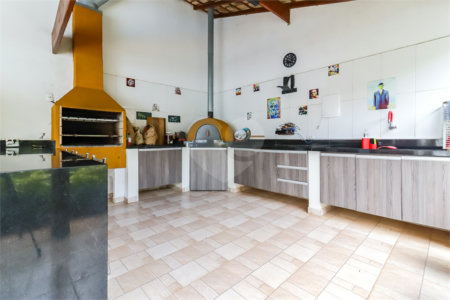 Sobrado à venda com 4 quartos, sendo 2 suítes,  em Interlagos, São Paulo, SP