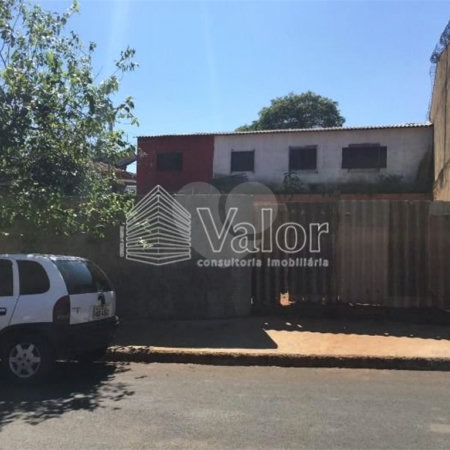 Terreno com 211,60 m² de área total.