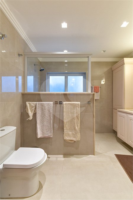 Casa à venda com 4 quartos, sendo 2 suítes,  em Alto da Boa Vista, São Paulo, SP