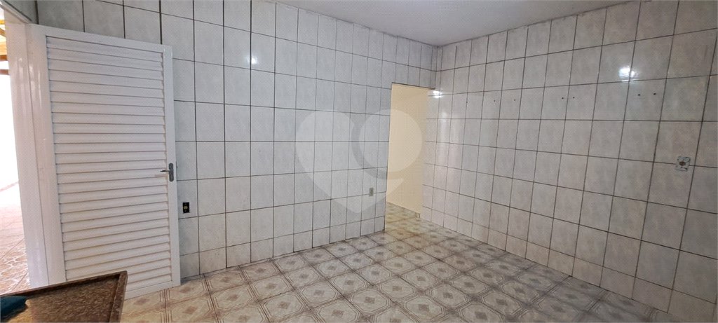 Casa ampla em bairro tranquilo – excelente oportunidade para morar ou investir!