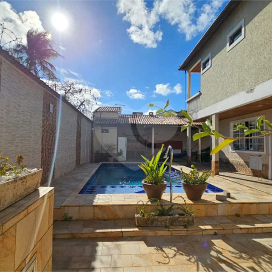 Casa à venda em Colinas do Magarça – 450 m² terreno | 5 quartos (3 suítes) e hidromassagem – perto do Park Shopping Shopping e Recreio Shopping