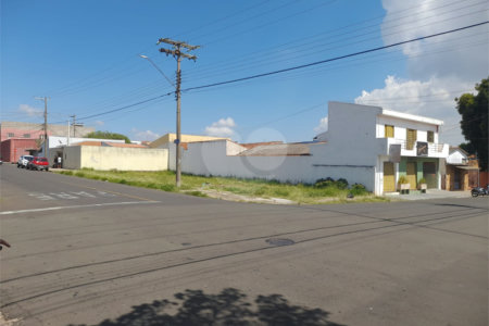 Terreno plano com boa localização no Cruzeiro do Sul .