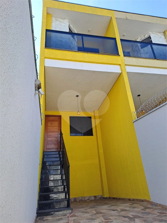 Sobrado novo de 3 quartos, 1 suíte, com 100 m², 2 vagas de garagem à venda no Jardim Eliane SP