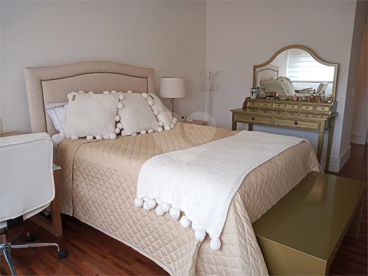 Apartamento à venda com 3 quartos, sendo 1 suíte, em Higienópolis, São Paulo, SP