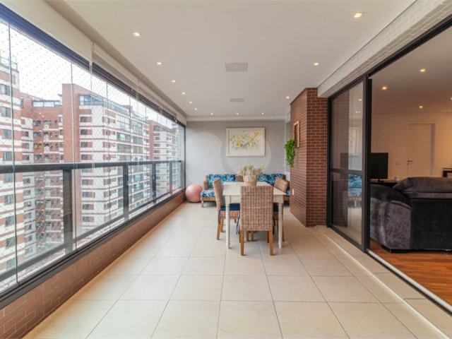 Apartamento à venda com 3 suítes em Chácara Santo Antônio, São Paulo, SP