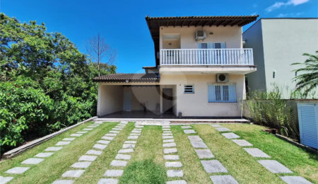 Casa à venda com 7 quartos, sendo 4 suítes,  em Costa do Sol, Bertioga, SP