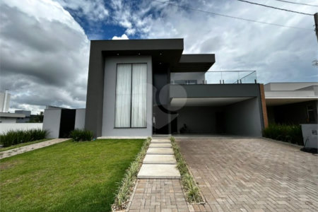 Casa de alto padrão para venda no condomínio Damha III.