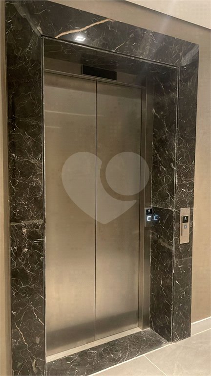 Apartamento á venda no 31o. andar com 126,53m2 COM VISTA PANORÂMICA PERMANENTE para a SERRA DA CANTAREIRA E PAULISTA, com 3 suítes e 2 vagas, Condomínio Clube,próximo do metro Brás. Estuda Proposta