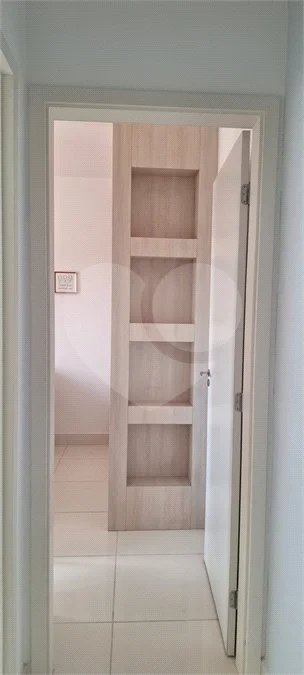 Indaiatuba - Edificio Vila Helvetia - R$ 470,000,00 - Apartamento novo, mobiliado, completo, muito bem conservado e planejado,Localizado no 5° andar, o imóvel oferece uma vista para o estacionamento e a área verde, além de receber sol durante todo o dia, proporcionando ambientes naturalmente ilum
