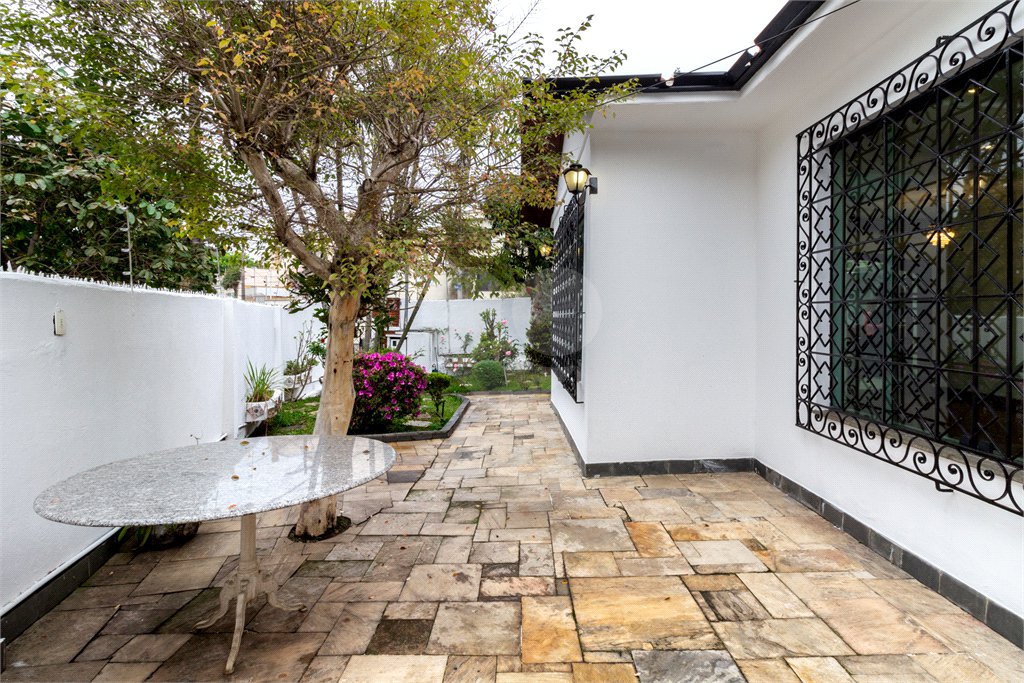 Casa Térrea à venda na Saúde c/285 m2 - Terreno de 392,50 m2 - 3 Quartos/2 Suítes/3 Vagas