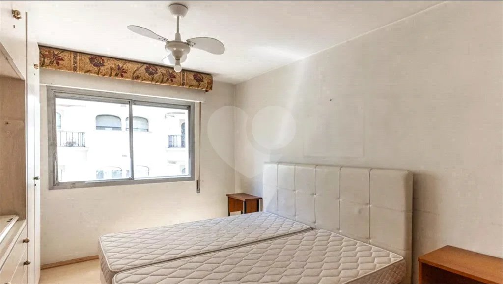 Este elegante apartamento em Higienópolis oferece 224m² de área muito bem distribuída, perfeito para quem valoriza conforto