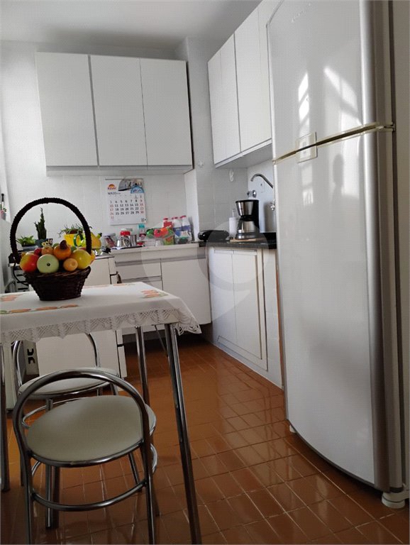 Vende-se apartamento no Jardim Aeroporto com 03 dormitórios