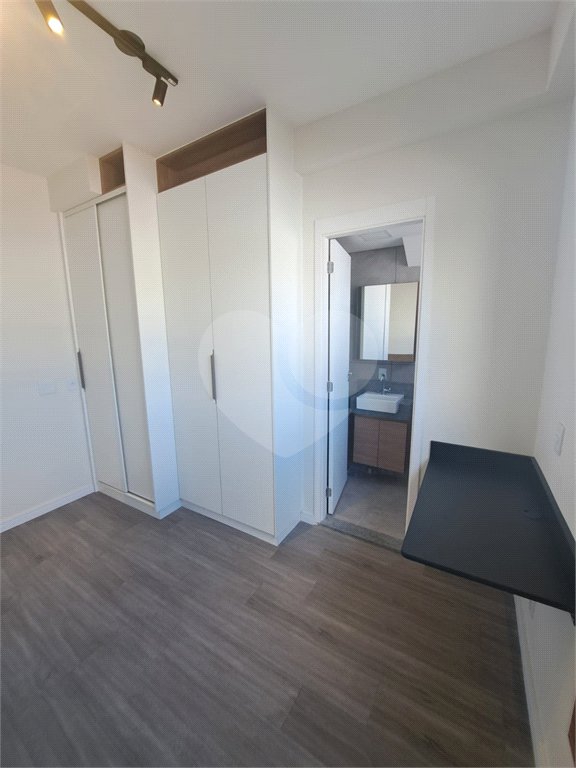 Studio de 35m2 à venda reformado com varanda na Vila Clementino