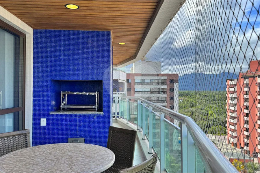 Apartamento à venda com 3 quartos, sendo 1 suíte,  em Riviera de São Lourenço, Bertioga, SP