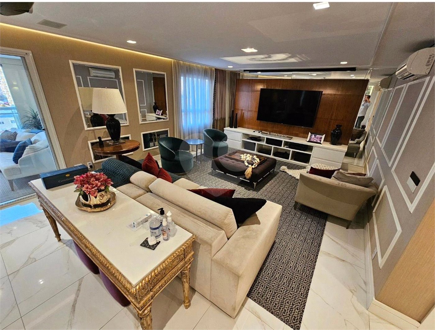 Apartamento mobiliado alto padrão, para venda ou locação, com 4 suítes e 4 vagas, em condomínio-clube no Ipiranga!