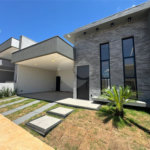 Linda casa a venda no condomínio Villeneuve