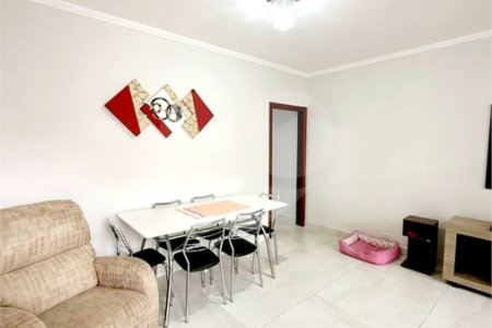 Casa térrea para venda com 02 dormitórios e 02 vagas de garagem em Atibaia