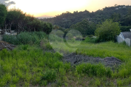 Terreno de 1000 m² Localizado Jardim Estância Brasil em Atibaia-SP.