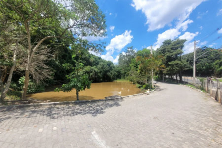 Oportunidade exclusiva em Cotia. Terreno amplo com 725 metros quadrados