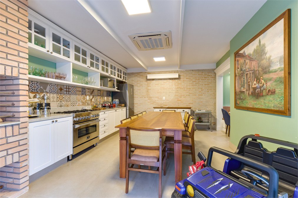 Casa à venda com 4 quartos, sendo 2 suítes,  em Alto da Boa Vista, São Paulo, SP