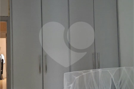 Apartamento a venda na Aclimação com 4 dormitórios e 2 vagas.