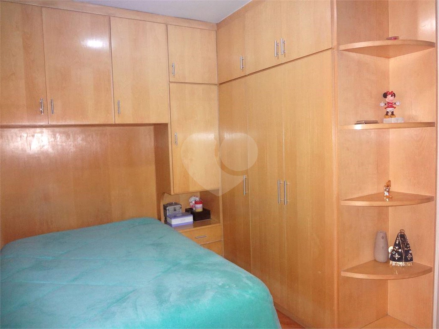 COBERTURA COM PISCINA E CHURRASQUEIRA NA CASA VERDE.