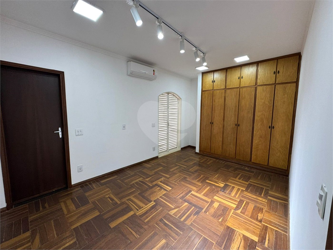 Imóvel comercial á venda, com 766m2 de terreno, em São Carlos-SP