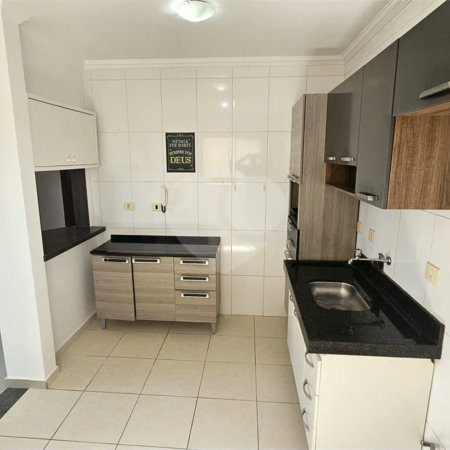 Apartamento Locação Condomínio Anguri com 02 dormitórios com Ar e Sacada