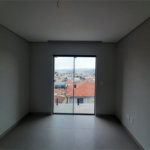Apartamento com 44m2, 2 quartos, banheiro, sala integrada à cozinha, varanda gourmet e 1 vaga