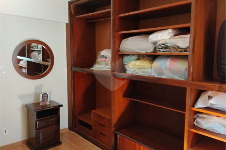 Vende-se apartamento no Jardim Aeroporto com 03 dormitórios