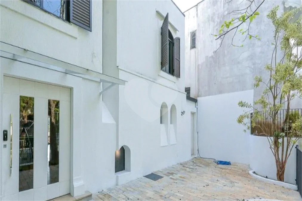 Casa de Condomínio Fechado 4 quartos - 2 suítes, 533 m² área construída - Jardim Marajoara