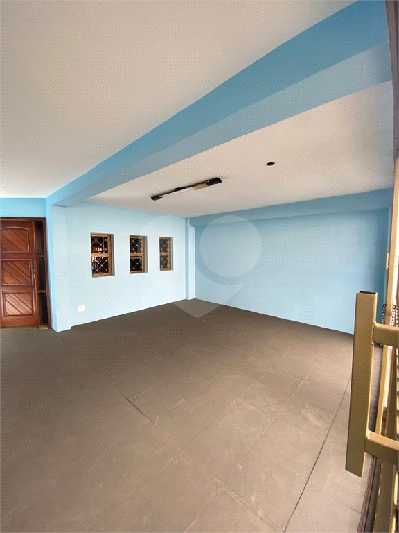 Casa Térrea com 3 dormitórios, sendo 2 suítes.